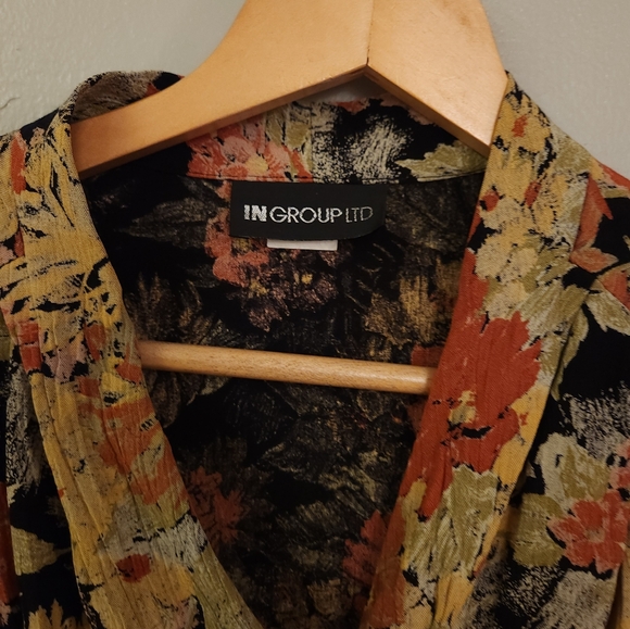 Vintage 1980s Cropped Floral Blouse - Picture 5 of 13